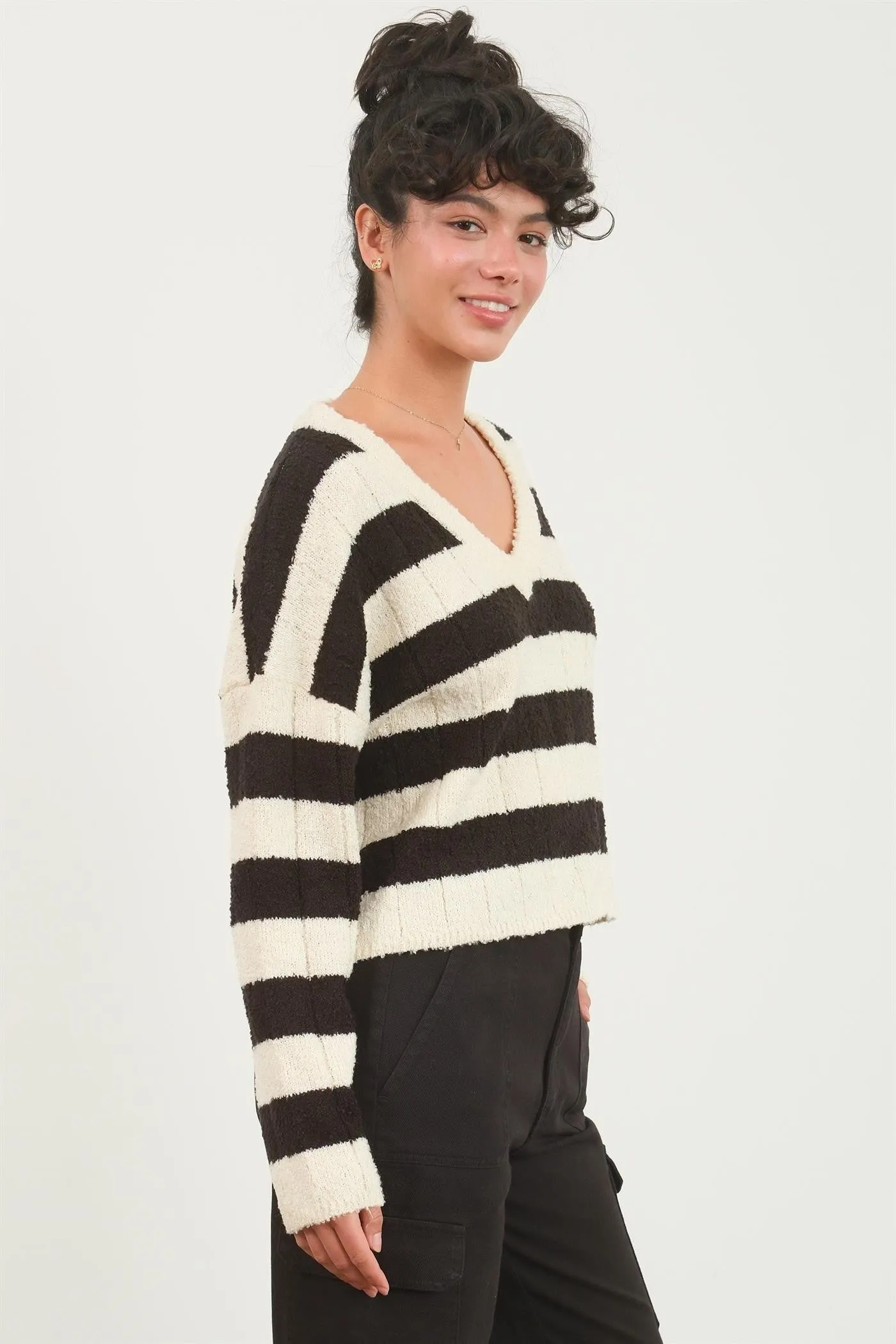 Cream Contrast Striped Cropped V-Neck Sweater